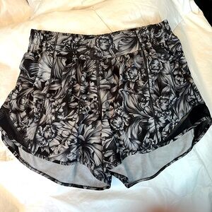 Lululemon shorts size 6?